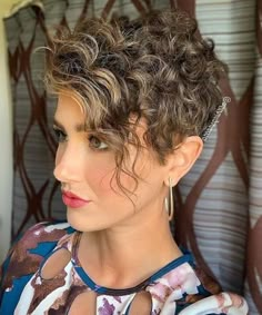 Undercut, Haircut For Thick Hair, Short Hair Cuts For Women, Thick Hair Styles, Haircuts For Curly Hair, Pixie Haircut For Thick Hair, Curly Haircuts