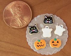 Dollhouse Miniature Halloween Handcrafted plate pumpkin cookies w//2 filled mugs