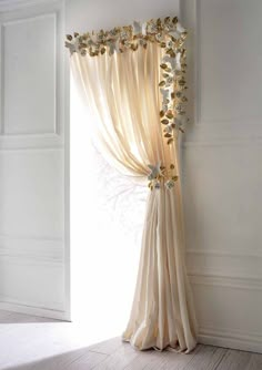 Madama butterfly (Butterfly Curtain Pelmetorder) Villari Madama butterfly Butterfly Curtain Pelmetorder 4002767 Diy Curtains, Shabby Chic Curtains, Beautiful Curtains, Queen Size, Curtain Styles