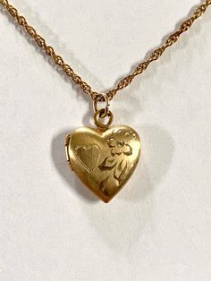 Beautiful 12kt 24 long designer chain very pretty Looks amazingly like 14kt.!! Figaro style