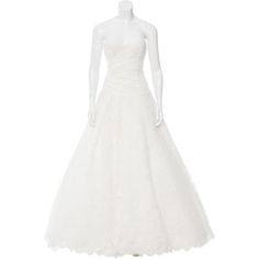 Pre Owned Ovias Hannover Lace Wedding Dress 1 395 Liked On Pre Owned Monique Lhuillier Amore Lace Wedding Gown 2 050 Liked On Polyvore