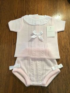 Beautiful Baby Girls Top /& Shorts in White Newborn 0//3 or 3//6 Months BNWT