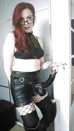 â†’ Dominatrix specializing analingus - Sex online cutting.