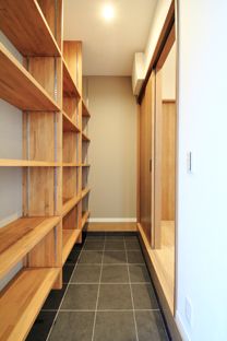 玄関収納 造作の棚を設け 収納力たっぷり 家 づくり 家 住宅 玄関収納 造作の棚を設け 収納力たっぷり 家 づくり 家 住宅