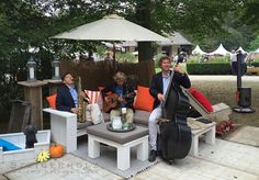 Steigerholz Indoor & Outdoor Living (steigerholz) auf Gartentisch aus #Steigerholz, Holzbohlen mit Stahl, hier die