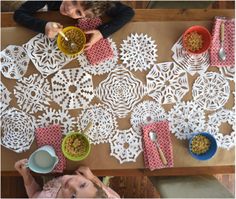 2014 halloween frozen snowflake paper cut decorations 2014 halloween table party favors - Frozen Halloween Decorations 2014 halloween frozen snowflake paper cut decorations 2014 halloween table party favors - Frozen Halloween Decorations