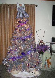 20 Best Sparkling Silver Images Christmas Home Artificial Purple Ornaments And T Look Sparkly On The Silver Stardust Tinsel Tree