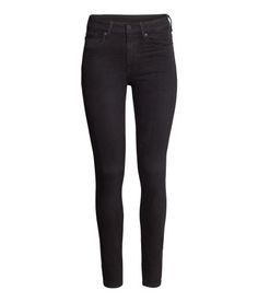De 22 beste bildene for Min garderobe | Dressbukser, Drapert De 22 beste bildene for Min garderobe | Dressbukser, Drapert