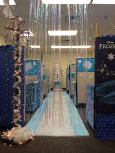 organisation der bürozelle linkedin entering frozen cubicle decorating contest christmas decorations themes office decorations snow globe cubicle party ideas organisation der bürozelle linkedin entering frozen cubicle decorating contest christmas decorations themes office decorations snow globe cubicle party ideas