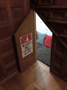 regalos de Harry Potter Hogwarts Decoración Dormitorio Armario grande debajo de las escaleras signo