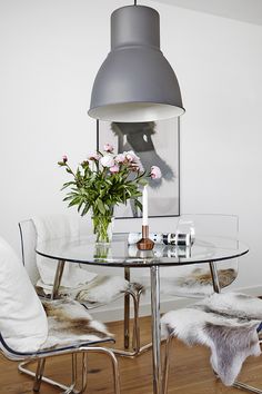 Color coordinated dining rooms - IKEA dining table with white glass ... Color coordinated dining rooms - IKEA dining table with white glass ...