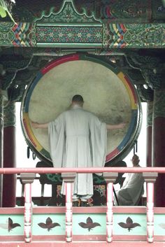 drums buddhist singles The uchiwa-daiko, or fan drum, used especially in the nichiren sect, is a single- headed drum on a wooden handle, beaten with a stick however, diversity in japanese buddhism means. drums buddhist singles The uchiwa-daiko, or fan drum, used especially in the nichiren sect, is a single- headed drum on a wooden handle, beaten with a stick however, diversity in japanese buddhism means.
