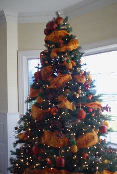 530 best williamsburg christmas decorations images on pinterest williamsburg christmas tree