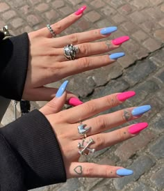 Blue and pink acrylic nails coffin shaped #blue #pink #nails #acrylic #nails #cutenails #acrylicnails #nailart #nailpolish #coffinnails #aesthetic #edgy #grunge #nailinstagram #nailsofinstagram Simple Acrylic Nails, Simple Nails, Pink Blue Nails, Matte Pink