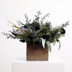 Everly Quinn Ganley Polystone Capiz Vase in 2021 | Large vase, Curved