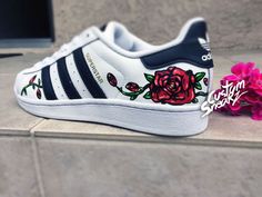 Adidas Superstar personalizado para hombres y mujeres Adidas Vans, Shoes Sneakers, Sneakers Nike, Adidas Sneakers