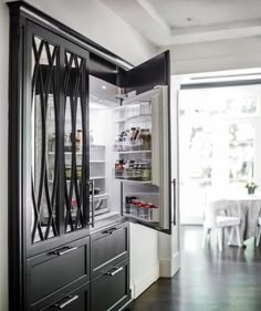 4 Of This Year S Hottest Kitchen Trends Stunning Kitchens This Kitchen Really Stands Out With A Black Refrigerator Ed Mirrored Million Fridge Doors Fixed Above Paneled Freezer Drawers