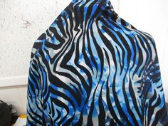 1 YD GOOD WEIGHT PRINTED NYLON LYCRA SPANDEX PRINT MADE IN THE USA h1