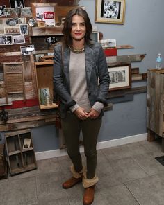 female actress in jack reacher never go back cobie smulders on the set of jack reacher never go female actress in jack reacher never go back cobie smulders on the set of jack reacher never go