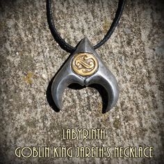 El laberinto Plata//Piel Sintética Collar Jareth Goblin King Bowie
