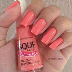 Esmalte-todas as cores que vão está mais em alta neste ano