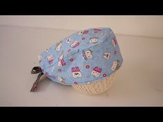 Touca ou gorro cirúrgico - YouTube Швейные Учебники, Составление Образца, Тканевые Ремесла, Вышивка Крестом, Вязание Крючком, Ремесленные Учебные Пособия, Проекты Поделок, Кружевные Платки, Сомбреро