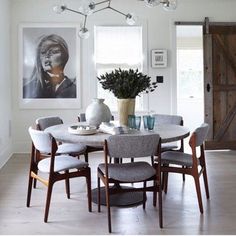 Contemporary Round Dining Room Tables Beauteous Living Large Modern Dining Room Tables Dining Room Table And Modern Decorating Inspiration Contemporary Round Dining Room Tables Delectable Living Large Modern Dining Room Tables Dining Room Table And Modern Decorating Design