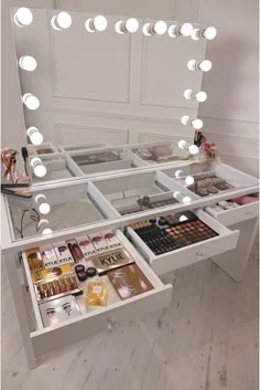 vanity table with hollywood lights