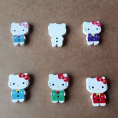 Buttons Sewing,Crafting,Knitting,Job Lots UK 20 Small Painted Wood Hello Kitty