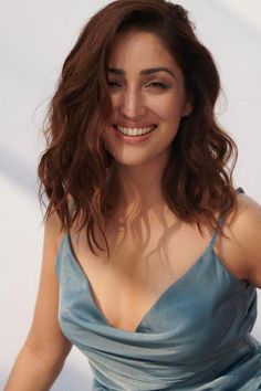 Yami Gautam IMAGES, GIF, ANIMATED GIF, WALLPAPER, STICKER FOR WHATSAPP & FACEBOOK