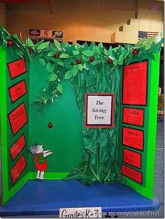 green tri fold display board
