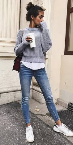 what to wear with skiny jeans : grey sweater + top + bag + sneakers Jumpers, Cosy Outfits