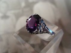 Vintage Beautiful Purple Amethyst Hammered Design Ring 925 Sterling RG 1650