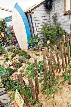 Seaside Themed Border Driftwood Shells Railway Sleepers How Beach Themed Garden I Would Like The Back There As Well