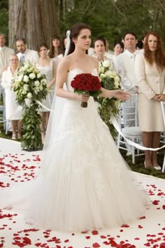 Behind The Scenes Details From Breaking Dawn Wedding Pion And Vision I Like That Dress Much Better Than The Real One