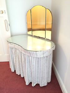 Kidney Shaped Skirted Vanity Table Design Ideas Kidney Shaped Dressing Table 34 Best Skirted Vanity Tables Images On Pinterest In 2018 Dressers