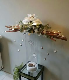 Creative idea for Christmas Christmas Flower Arrangements, Christmas Flowers, Noel Christmas, Christmas Display, Christmas Floral, Rustic Christmas, Floral Arrangements, Christmas Wreaths, Christmas Birthday