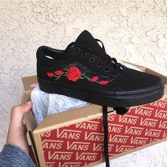vans met geborduurde rozen vans met geborduurde rozen