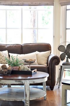 Farmhouse Living Room Sectional Google Search For The Home Cream Colored Throw Pillows And Blankets Will Brighten The Room Keep Leather From