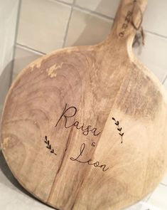 De 20 beste afbeeldingen van Etsy shop items | etsy Papegaaiduiker gepersonaliseerde houten slingerklok | Etsy