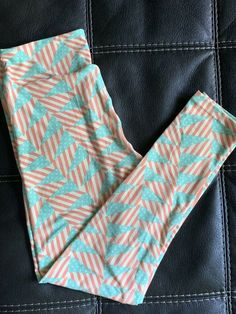 Lularoe women/'s leggings One Size OS RARE PRINT navy blue daisy