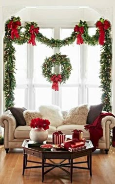 Curso gratis navideño: aprende a decorar las ventanas de tu sala para esta navidad Decoracion Navidad, Outdoor Christmas Decorations, Outdoor Christmas, Christmas Deco, Christmas Decor Diy, Christmas Living Rooms