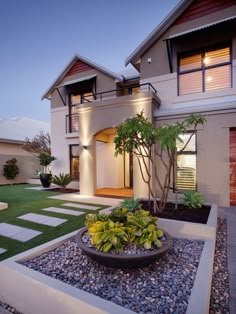 15 Modern Front Yard Landscape Ideas Low Maintenance Front Yard Home Design Ideas Pictures Remodel And Decor