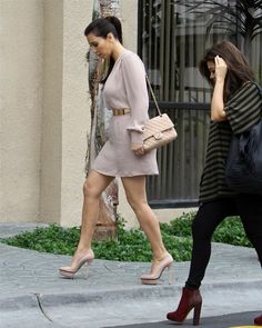 84 Best Kim Kardashian Handbags Images On Pinterest Kim Kardashian Chain Strap Bag Completed Her Neutral Ensemble Hot
