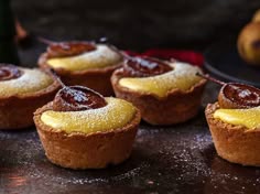Cestini con zabaione e pere Dolci Italiani, Mini Torte, Biscotti, Food Art,