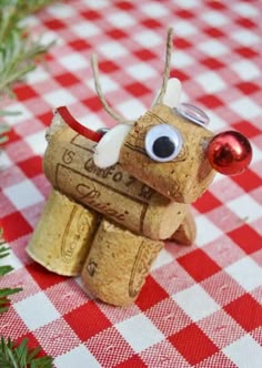 a bunch of diy christmas decorations you can make with leftover wine corks the little reindeer is great drink up the best of diy ideas - Cool Christmas Ideas a bunch of diy christmas decorations you can make with leftover wine corks the little reindeer is great drink up the best of diy ideas - Cool Christmas Ideas