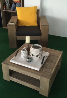 Steigerholz Indoor & Outdoor Living (steigerholz) auf Gartentisch aus #Steigerholz, Holzbohlen mit Stahl, hier die
