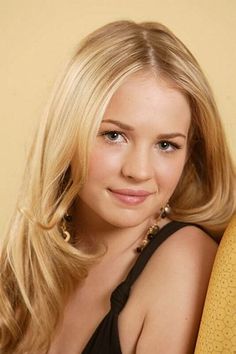 ki a britt robertson 2012-ben