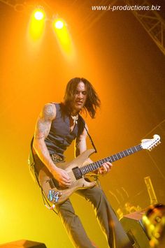 The Awesome Nuno Bettencourt