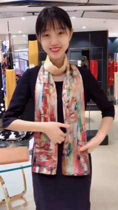 Scarf Hack For Girls Diy Clothes, Fashion Fashion, Ways To Tie Scarves, How To Wear Scarves